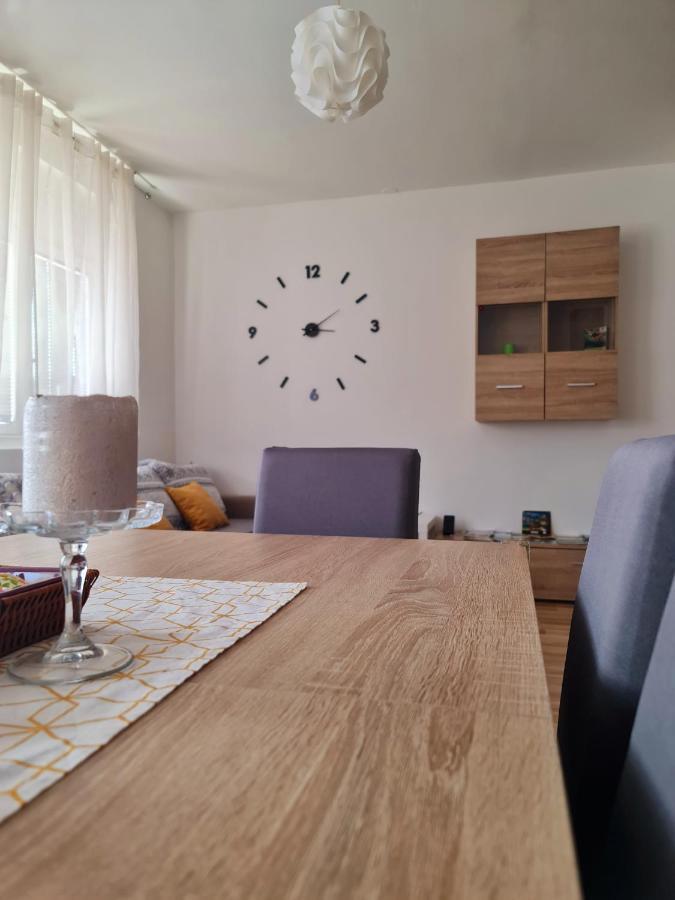 Apartment Pemper - Self Check In And Check Out Otočac Εξωτερικό φωτογραφία