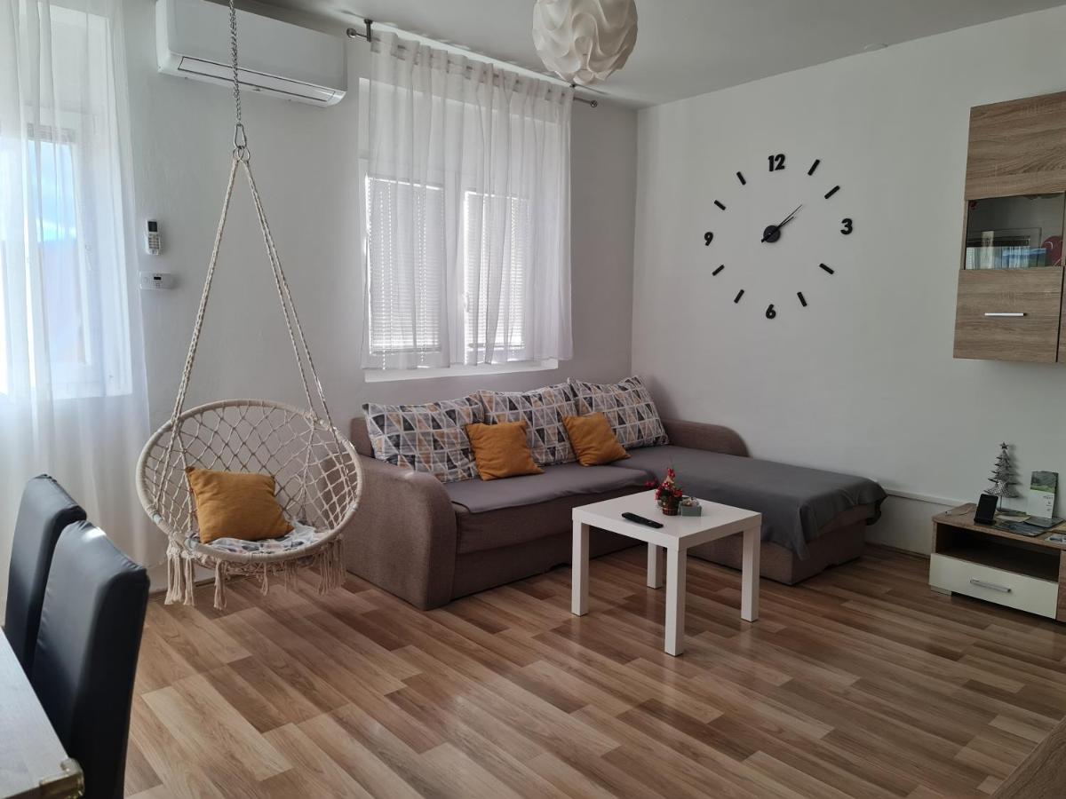 Apartment Pemper - Self Check In And Check Out Otočac Εξωτερικό φωτογραφία