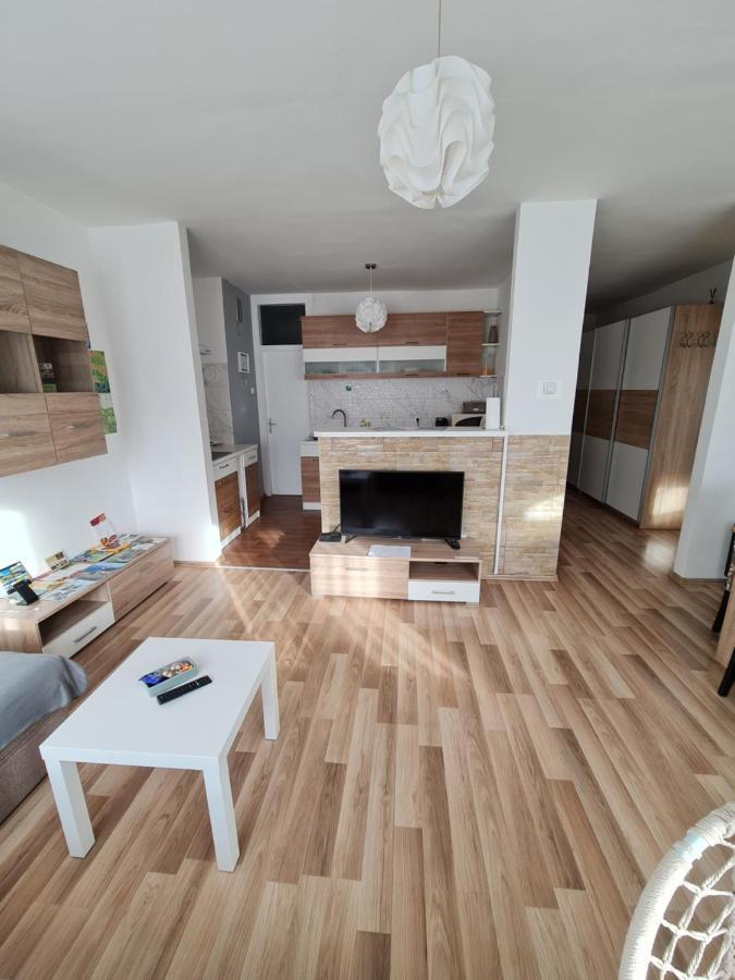 Apartment Pemper - Self Check In And Check Out Otočac Εξωτερικό φωτογραφία