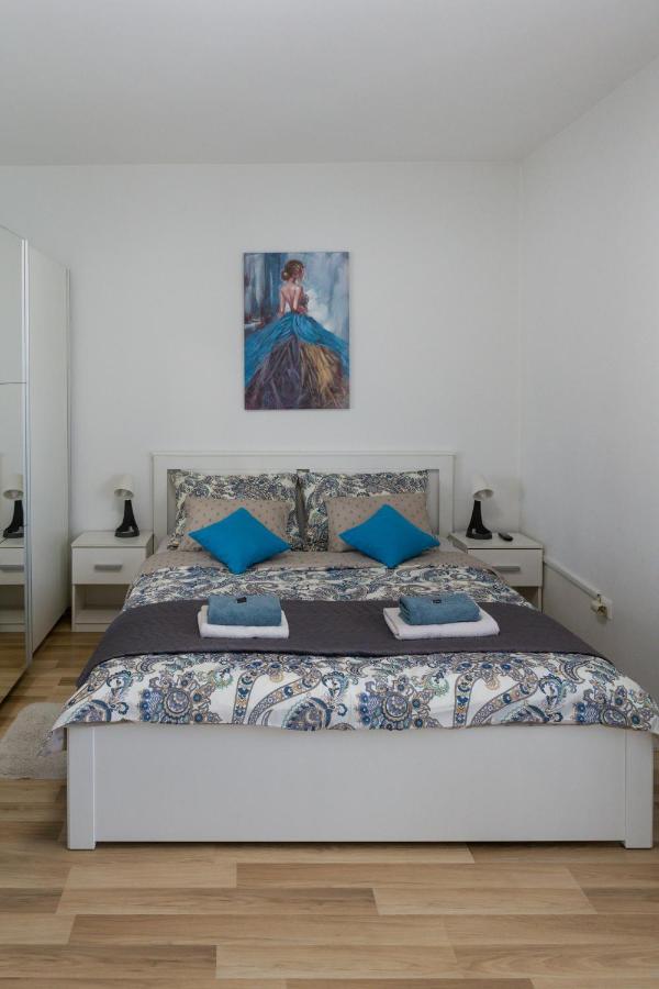 Apartment Pemper - Self Check In And Check Out Otočac Εξωτερικό φωτογραφία